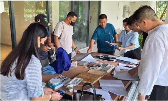 Tim PT JDI melakukan pengecekan bersama klien di lokasi proyek