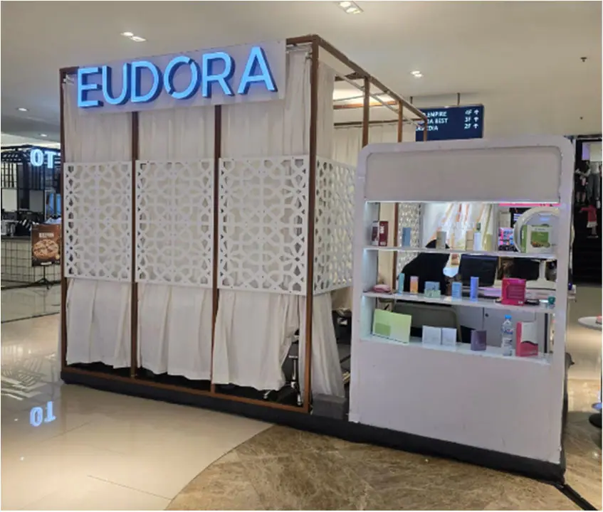 Booth pameran Eudora di pusat perbelanjaan